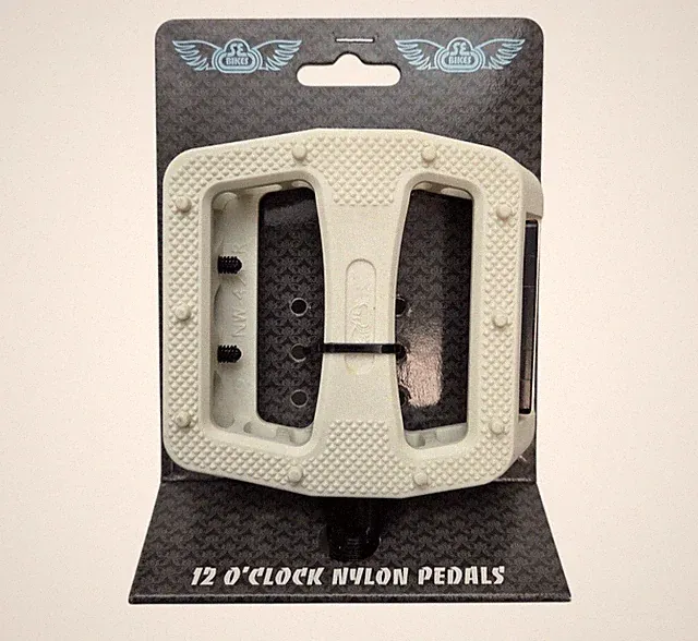 SE Bikes 12 O-Clock Nylon BMX Platform Pedals 9/16" Chomoly Spindle White